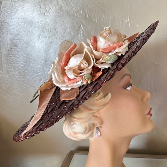 ADORABLE 1950s' BROWN STRAW WIDE BRIM HAT + FABRIC FLOWERS